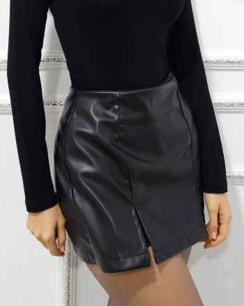 Fusta scurta pantalon TISHA, din piele ecologica, cu slituri laterale simetrice, Negru
