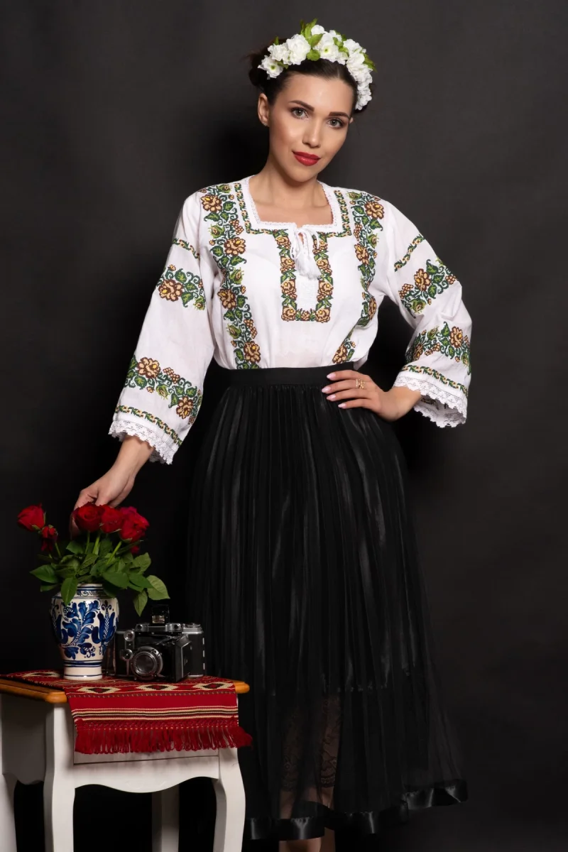 Ie traditionala alba Mirela din bumbac cu broderie florala