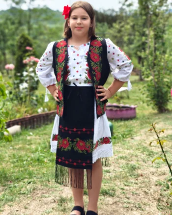 Costum Rochie, Vesta si fota fetita Minodora