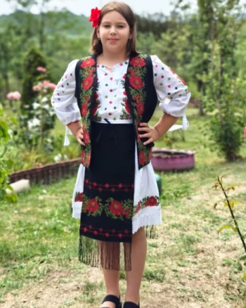 Costum Rochie, Vesta si fota fetita Minodora