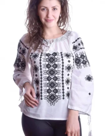 Ie traditionala alba cu motiv geometric negru Dorina 04