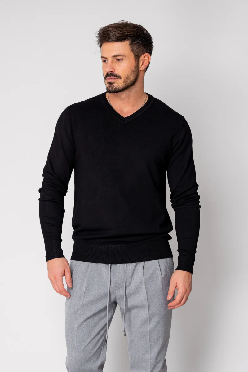 Pulover cu V cut Black