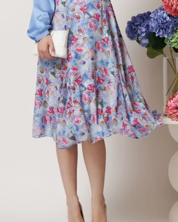 Fusta DY Fashion midi vaporoasa din voal bleu cu flori roz