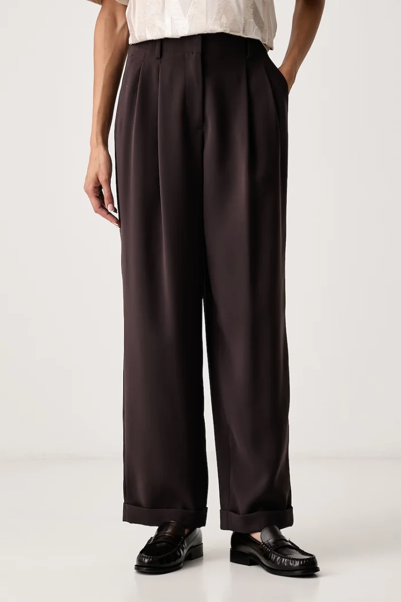 Armani Exchange  pantaloni de costum pentru femei