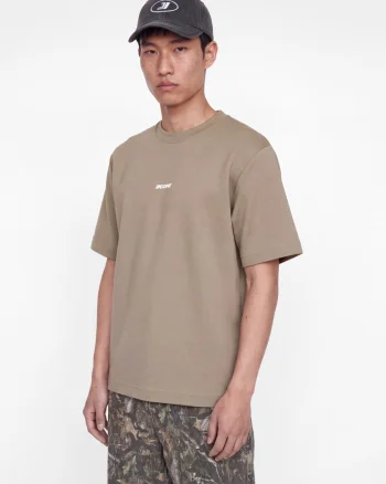 Jack & Jones Tricou barbati, cu decolteu la baza gatului, din bumbac, Relaxed Fit, JCOCLUB BACK SCRIPT, Bej inchis (SELECTATI MARIMEA: XS)