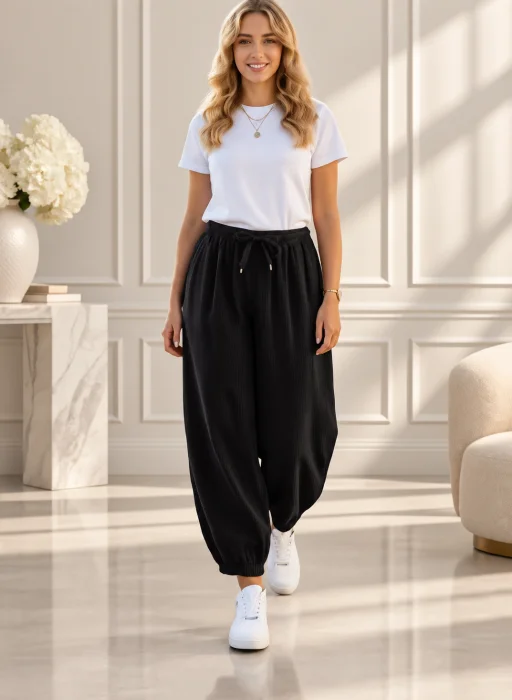 Pantaloni tip balon din catifea raiata cu talie elastica si buzunare, negri