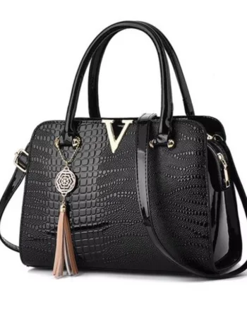 Geanta neagra / poseta neagra, lacuita, de dama, Donna, aspect deosebit, cu pandantiv
