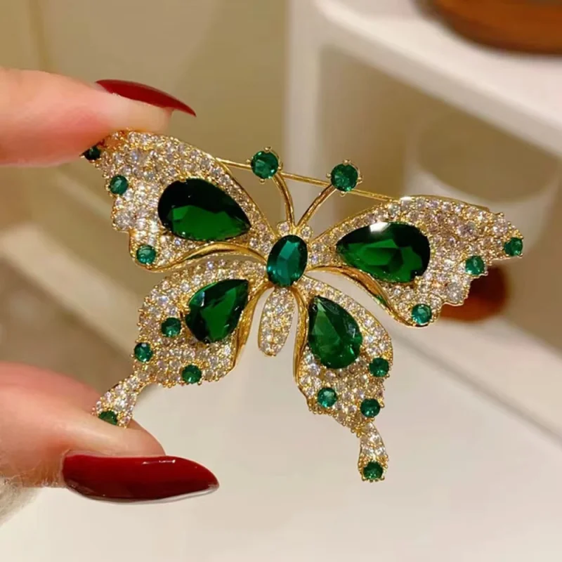Brosa fluture, eleganta, cu cristale - model 20