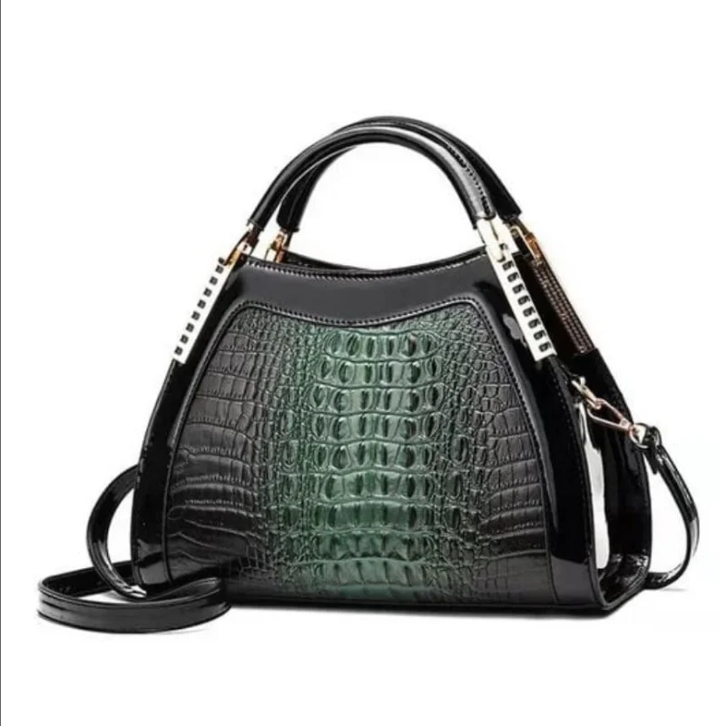 Geanta / poseta lacuita de dama Fusy, aspect deosebit, verde cu negru