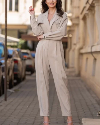 Salopeta smart casual Pretty Girl bej cu pantalon conic