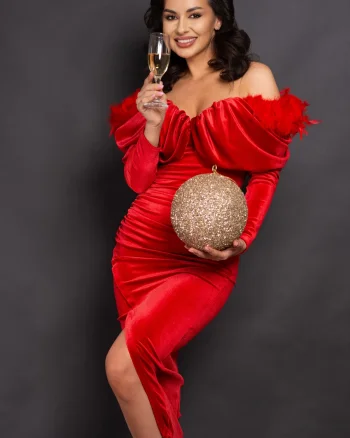 Rochie de ocazie rosie Amora midi cu umeri cazuti si fulgi