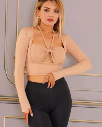 Bluza crop Laureta, cu decupaje stilizate frontale si snur decorativ, Crem