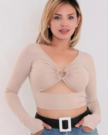 Bluza crop Lina, cu decupaje frontale si maneca lunga cu fenta pentru deget, Crem