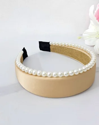 Bentita satinata Carly, cu sirag de perle, Crem