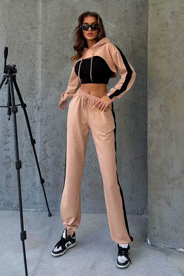 Compleu sport Bold Comfort, cu trei piese, hanorac decupat, top asortat si pantaloni cu dunga laterala, Bej
