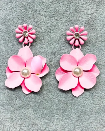 Cercei lungi Theona, design floral, cu tija si pietre artizanale, Roz