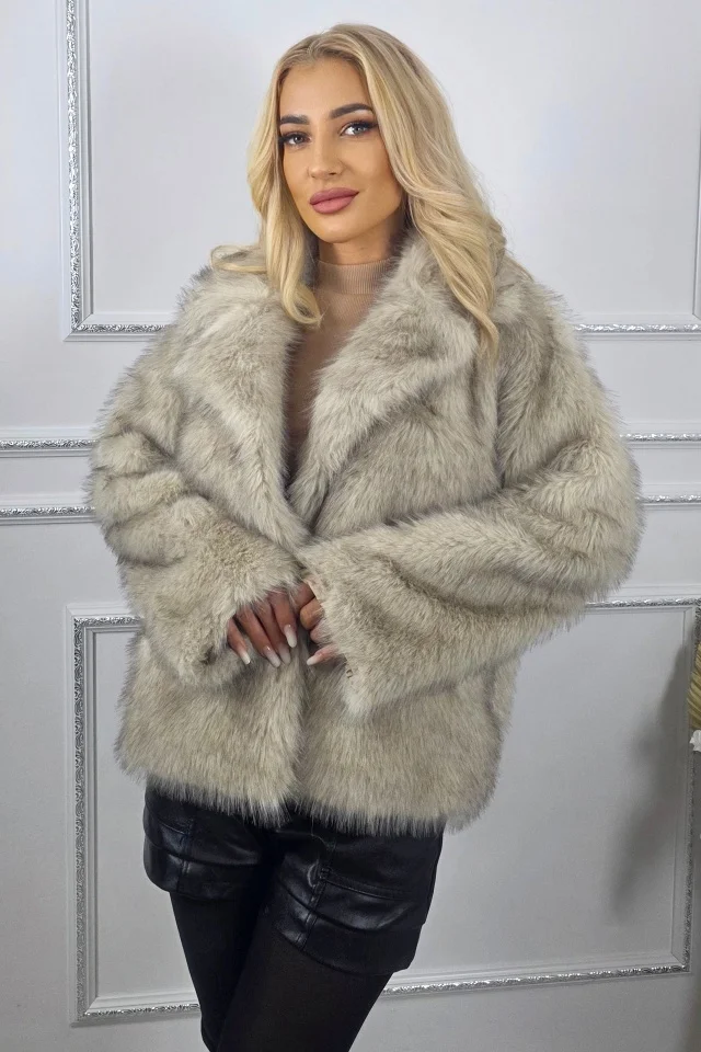 Haina eleganta dama Kasmina, din blana ecologica, croi scurt, Crem, Marime S/M