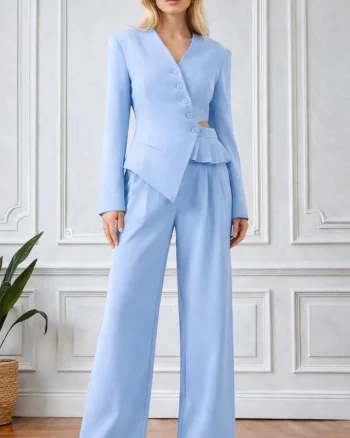 Costum Lareen cu linie moderna si sacou asimetric, decupat in talie, Baby Blue, Marime S/M