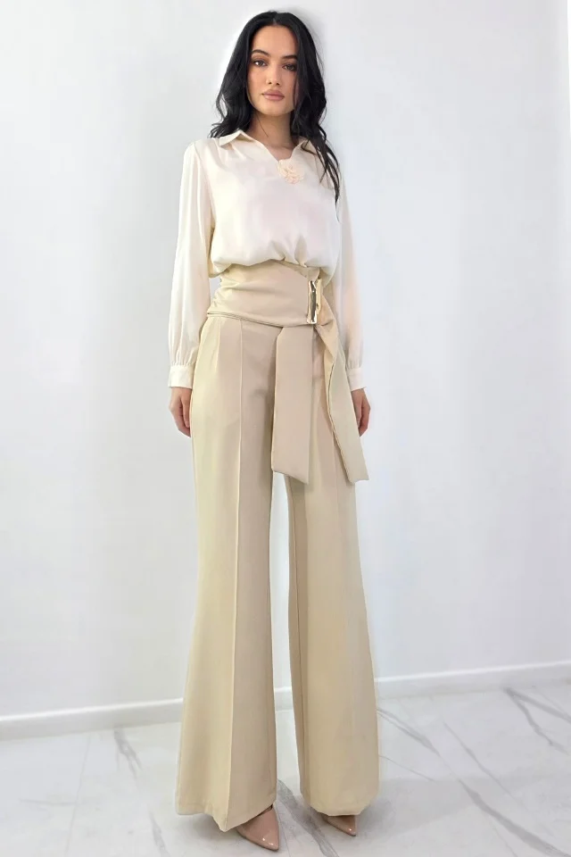 Pantaloni lungi, croi evazat Liora, cu inchidere wrap metalica, Crem