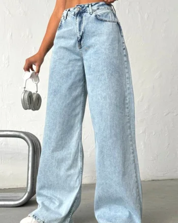 Blugi wide leg Seoul, perforatii si detaliu roz cu pietre, Albastru deschis