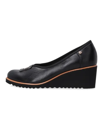 Pantofi casual cu talpa wedge si aplicatii metalice
