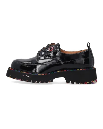 Pantofi din piele lacuita cu garnituri multicolore
