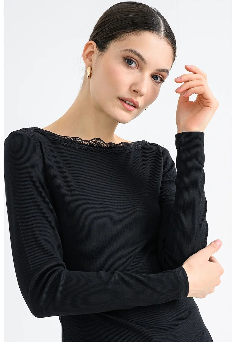 Bluza slim-fit cu striatii si decolteu cu garnitura din dantela, Negru