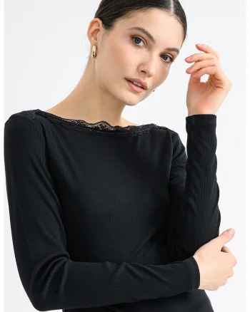 Bluza slim-fit cu striatii si decolteu cu garnitura din dantela, Negru