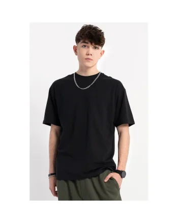 Tricou lejer cu decolteu la baza gatului,