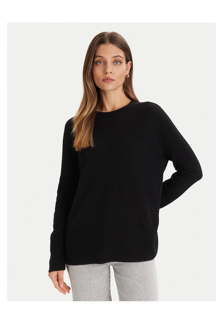 Pulover dama  negru, din material moale