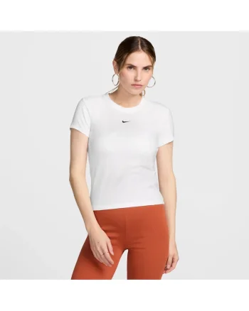 Tricou cu decolteu la baza gatului