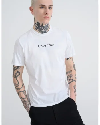 Tricou cu decolteu la baza gatului si imprimeu logo