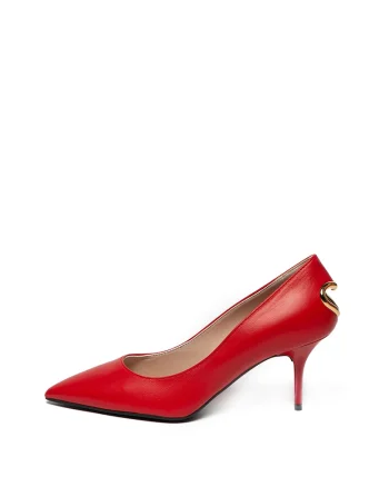 Pantofi de piele cu varf ascutit si decupaj in forma de inima
