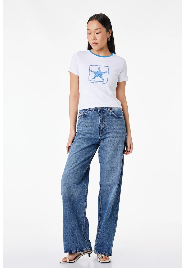 Tricou cu decolteu la baza gatului si imprimeu grafic, Alb