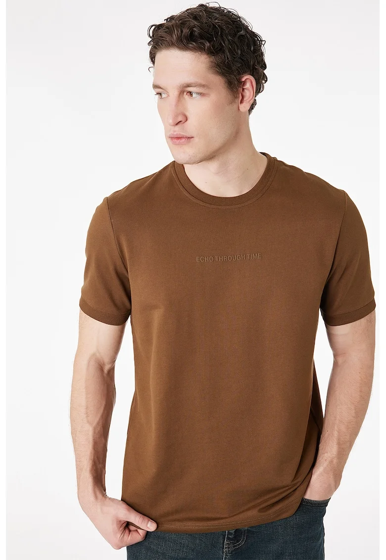 Tricou regular fit cu decolteu la baza gatului, Maro Siena