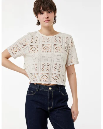 Bluza crop crosetata, Alb murdar