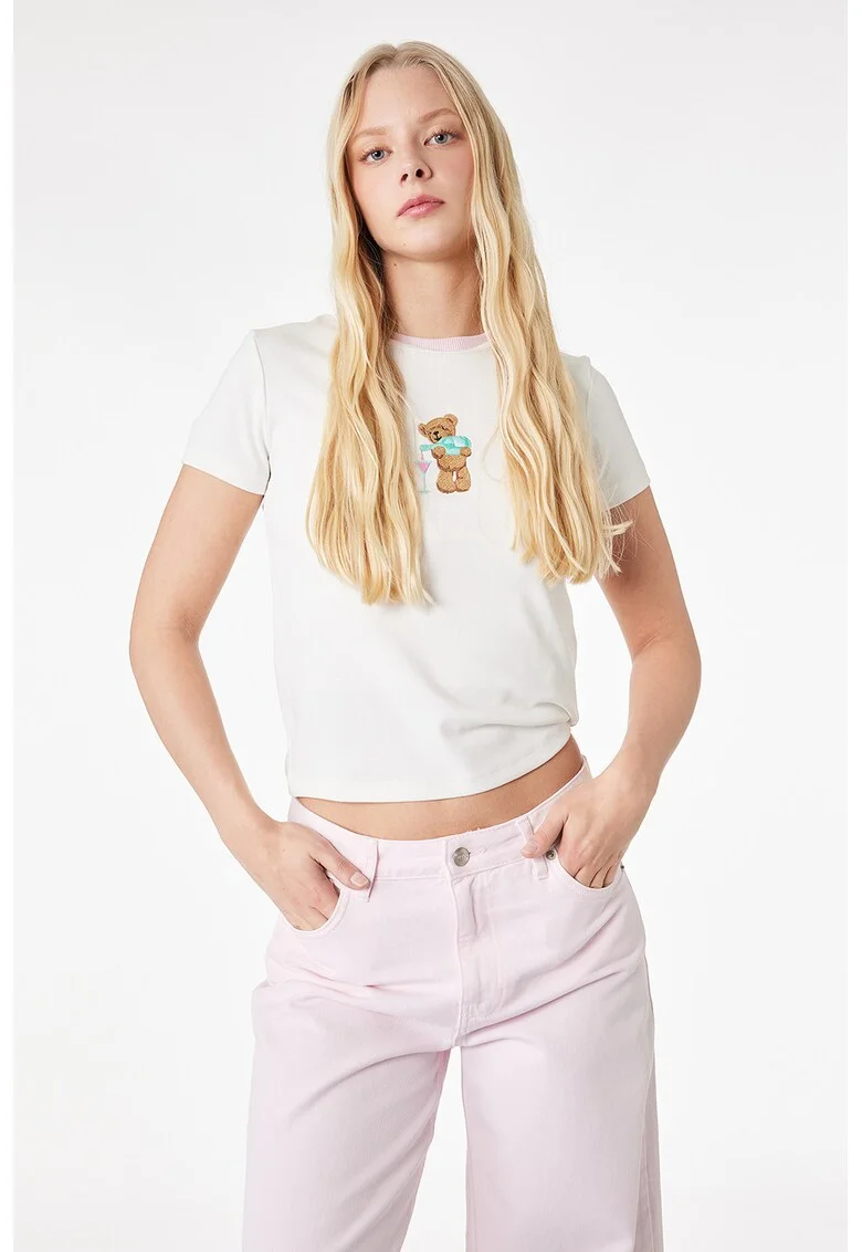 Tricou crop cu decolteu la baza gatului si broderie discreta, Alb