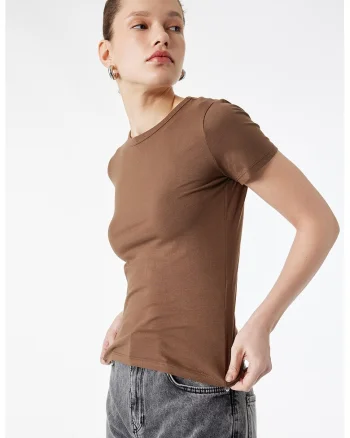 Tricou slim fit uni, Maro pamantiu