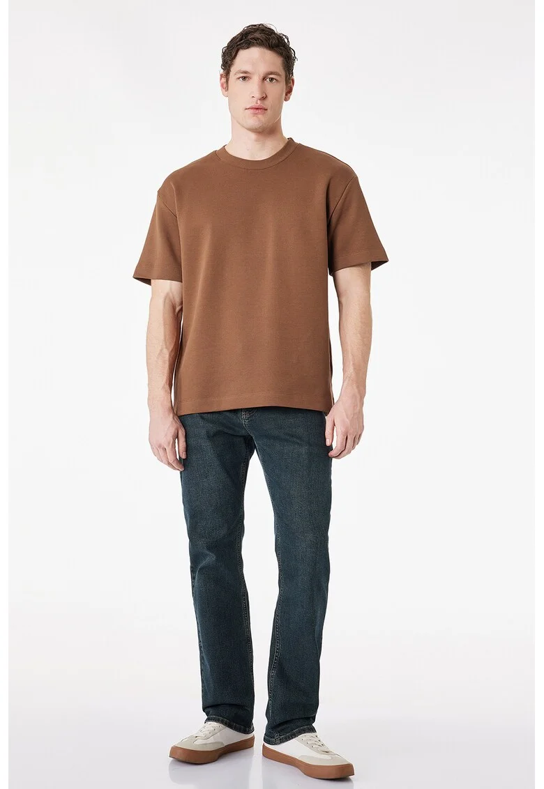 Tricou relaxed fit cu decolteu la baza gatului, Maro pamantiu
