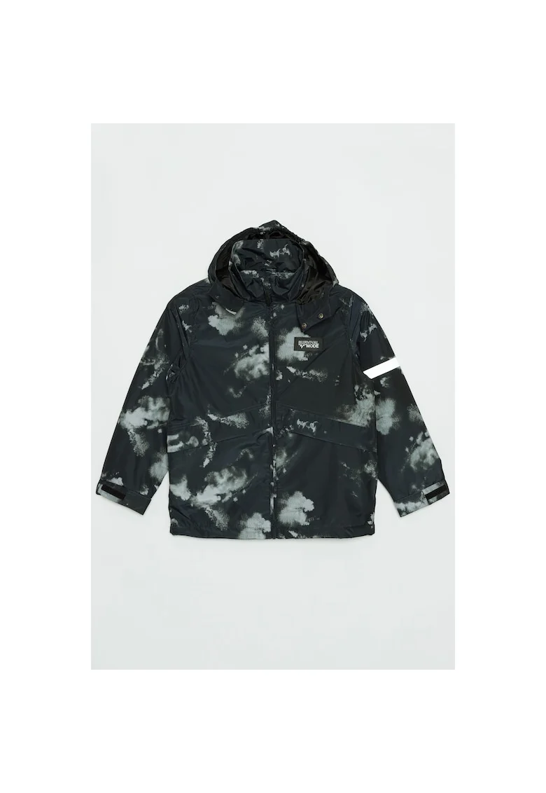 Geaca Tie Dye cu inserție reflectorizantă pe mânecă și pe spatele gecii,