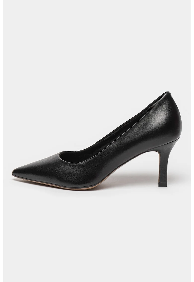 Pantofi din piele intoarsa cu varf ascutit