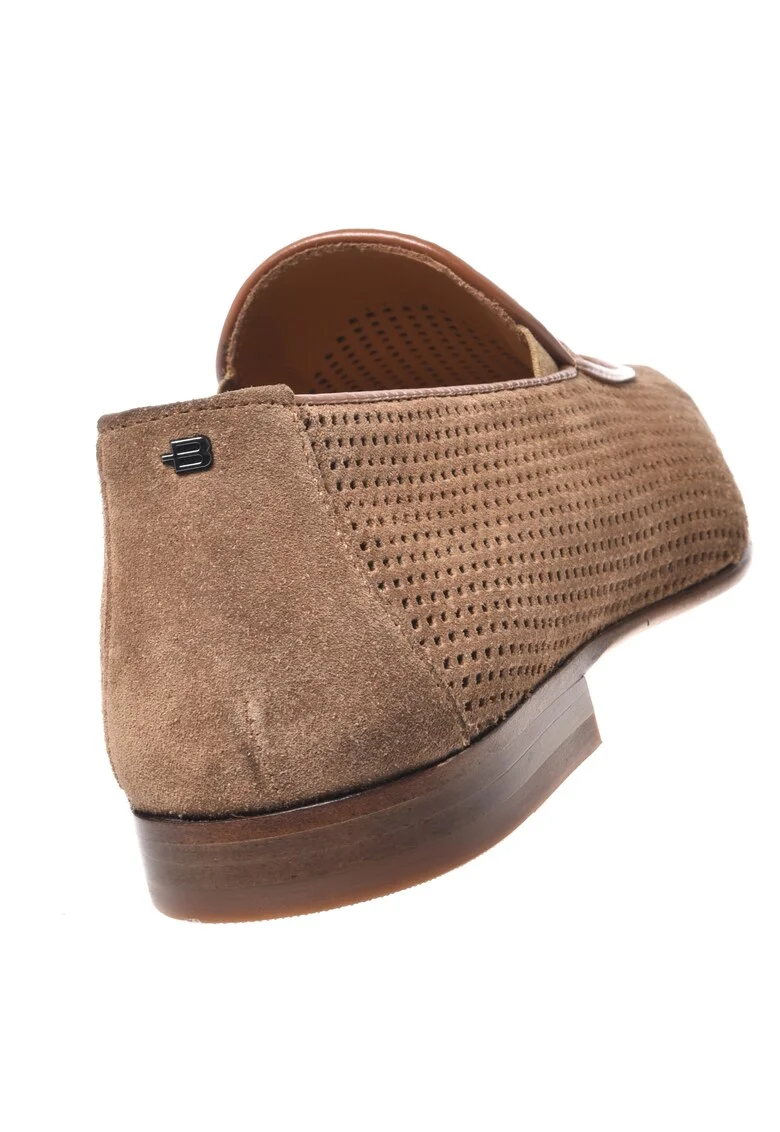 Pantofi loafer de piele intoarsa cu perforatii, Bej
