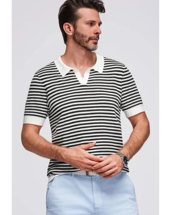 Tricou polo cu dungi, Negru
