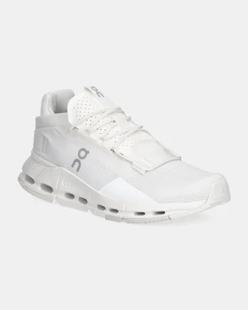 On sneakers CLOUDNOVA 2