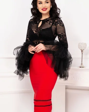 Fusta rosie conica cu dantela si banda din catifea