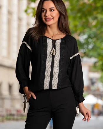 Ie neagra traditionala cu benzi din broderie macrame