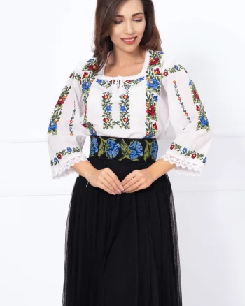 Ie dama brodata cu motive florale traditionale multicolore