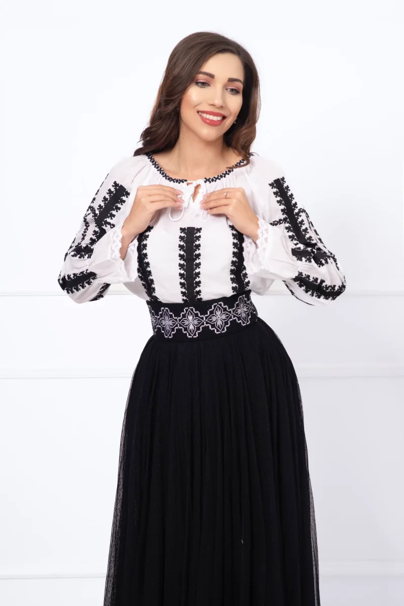 Ie traditionala Transilvaneana alba din bumbac cu broderie neagra