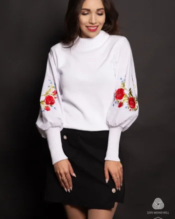 Pulover dama din bumbac alb cu maneci brodate cu trandafiri rosii