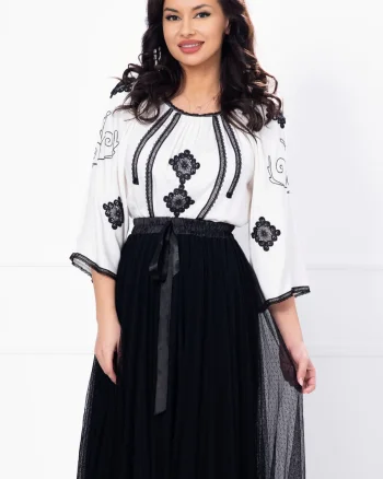 Bluza alba tip ie din vascoza cu broderie traditionala neagra